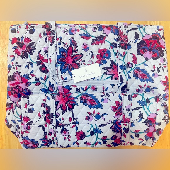 Outlet Vera Bradley tote bag, Vineyard Floral. NWT, in original packaging - Picture 3 of 3